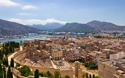 PerryGolf offers year-round golf vacation packages and cruises worldwide